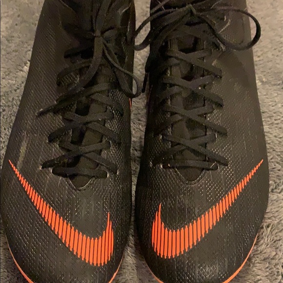 Nike soccer cleats - Picture 2 of 9